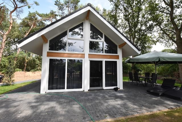 Huis met Jacuzzi & Boszicht 2