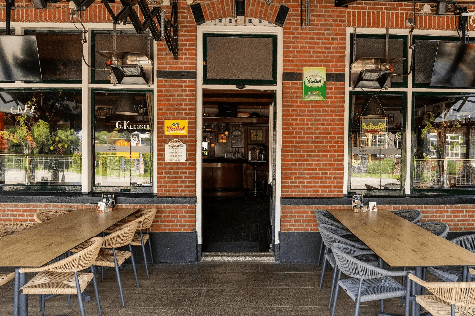 Voorterras binnen uitgang